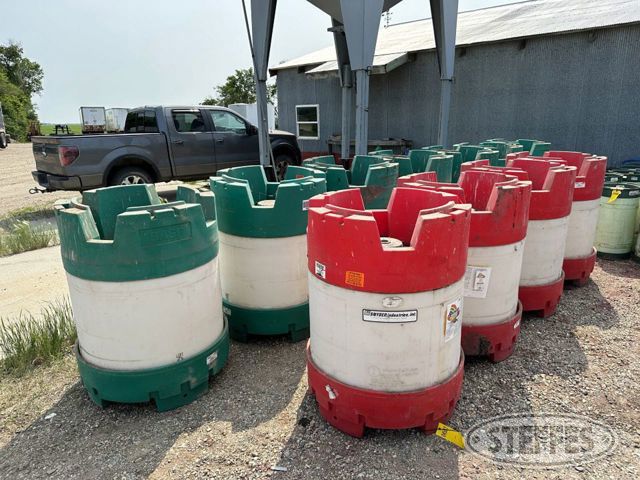 (12) Poly chemical kegs